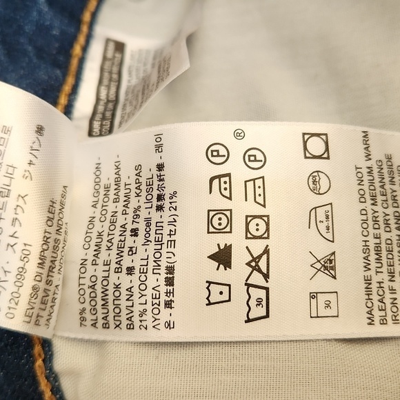 EUC Levi Dark Blue High Rise Straight Jeans-Size 27 Waist​​​​​​​​ - Picture 5 of 5